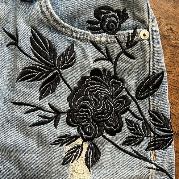 RAG & BONE WOMAN EMBROIDERED DISTRESSED DENIM MINI SKIRT LIGHT DENIM - Picture 5 of 12